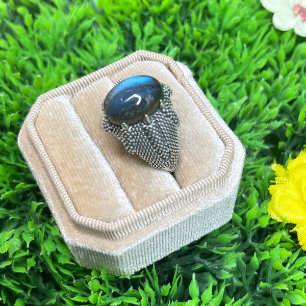 Kuzzoi Anillo De Sello Hombre Plata De Ley 925 Con Labradorita Ovalada 10mm – Joya Artesanal Para Moteros (Tallas 60-66)