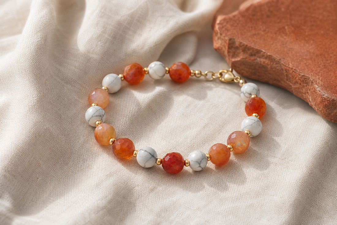 Bracelet associant opale de feu orange et howlite blanche