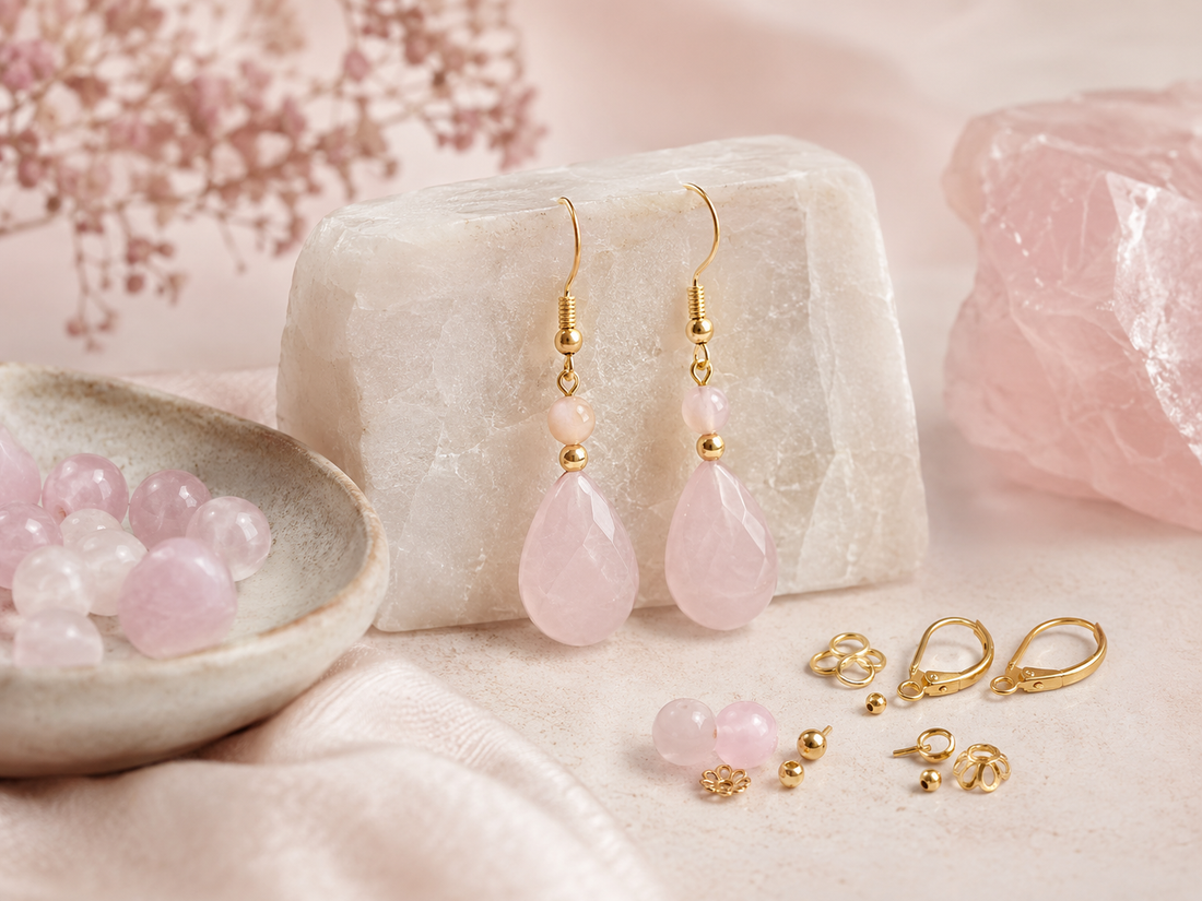 Boucles d’oreilles goutte en quartz rose avec perles et apprêts dorés