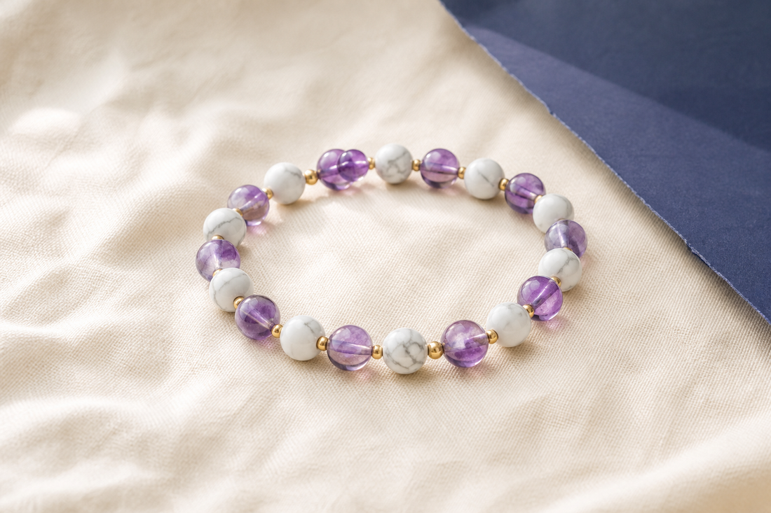 Bracelet alternant perles d’améthyste violette et perles de howlite blanche