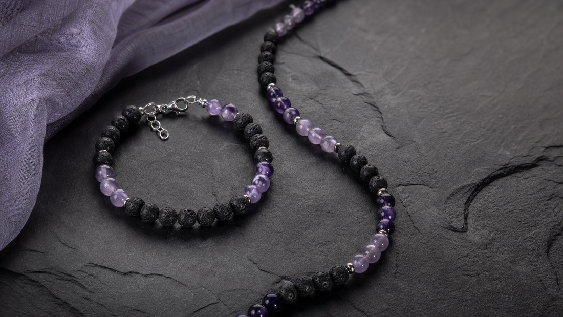 Bracelet et collier associant pierre de lave noire et améthyste violette