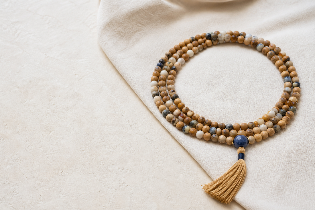 Mala en perles naturelles avec perle gourou et pompon