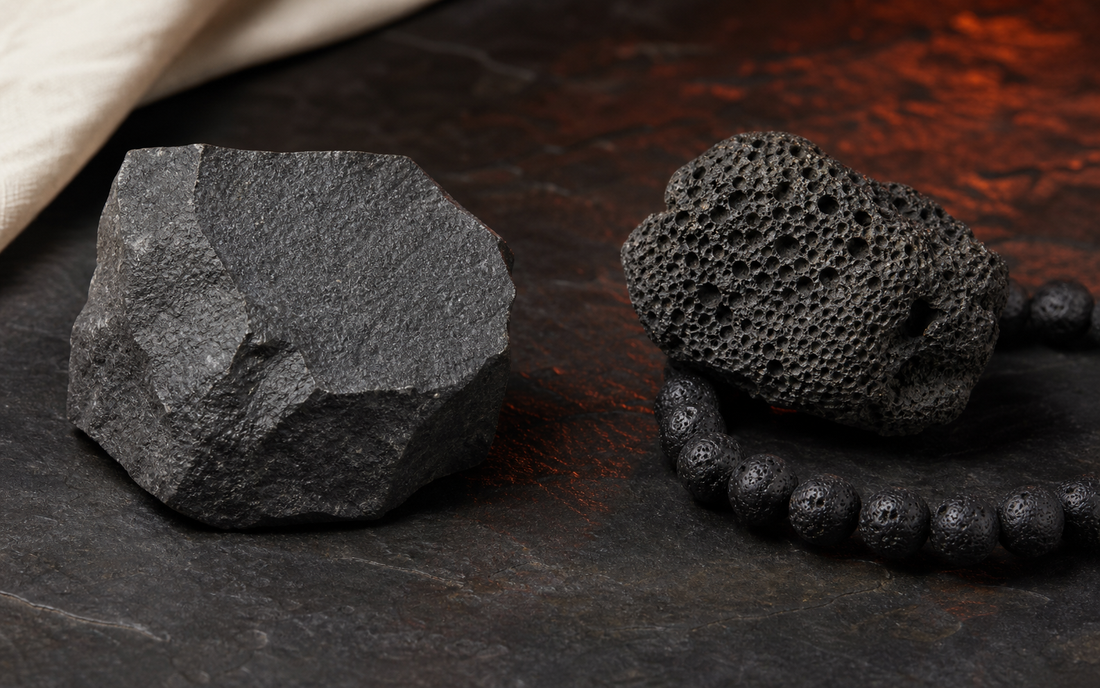 Basalte dense et pierre volcanique poreuse avec perles noires