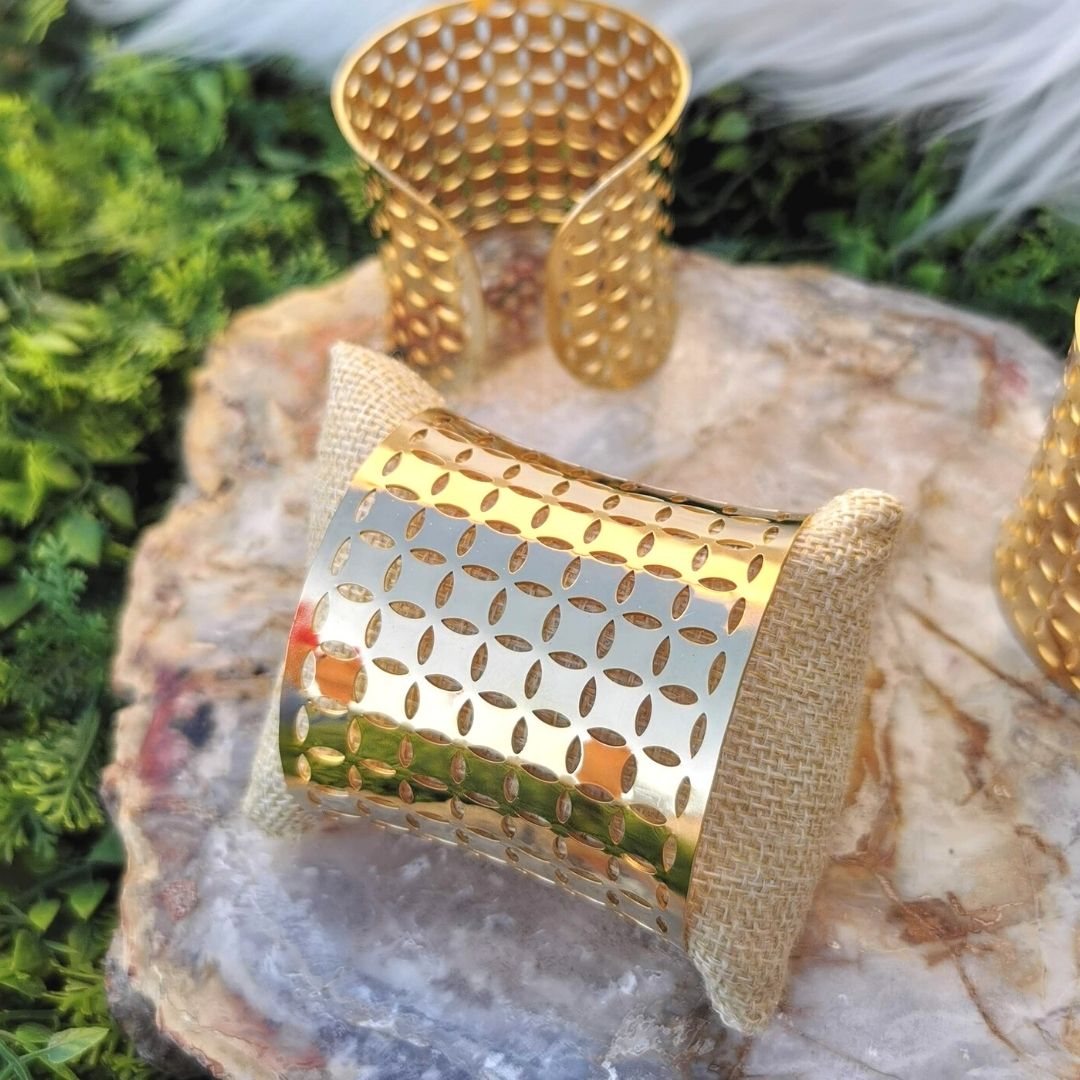Manchette bracelet or
