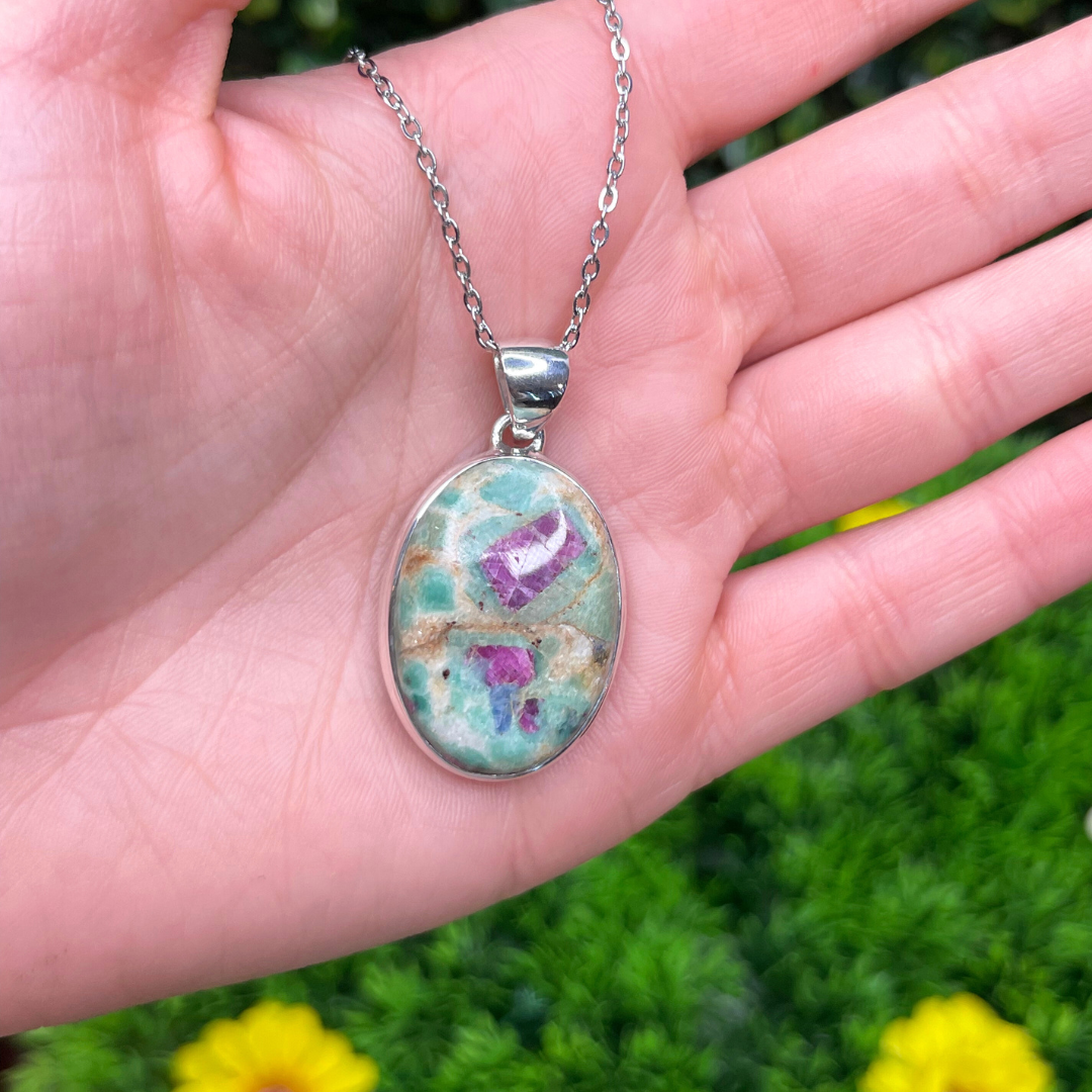 Pendentif Rubis sur Fuchsite