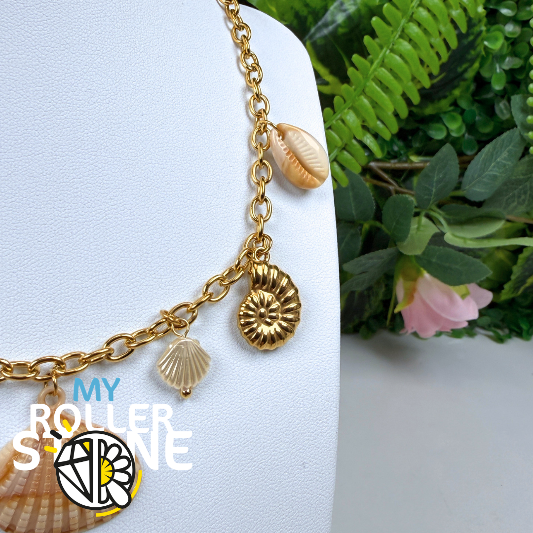 Collier plastron avec pendentifs en acier inoxydable et coquillage