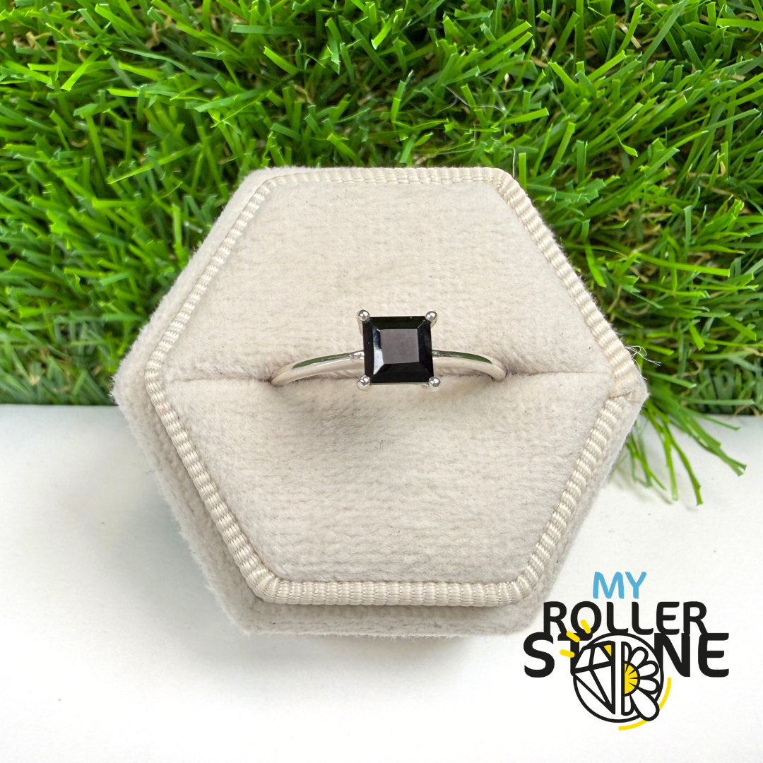 Bague Solitaire Spinel noir Carré (4 tailles)