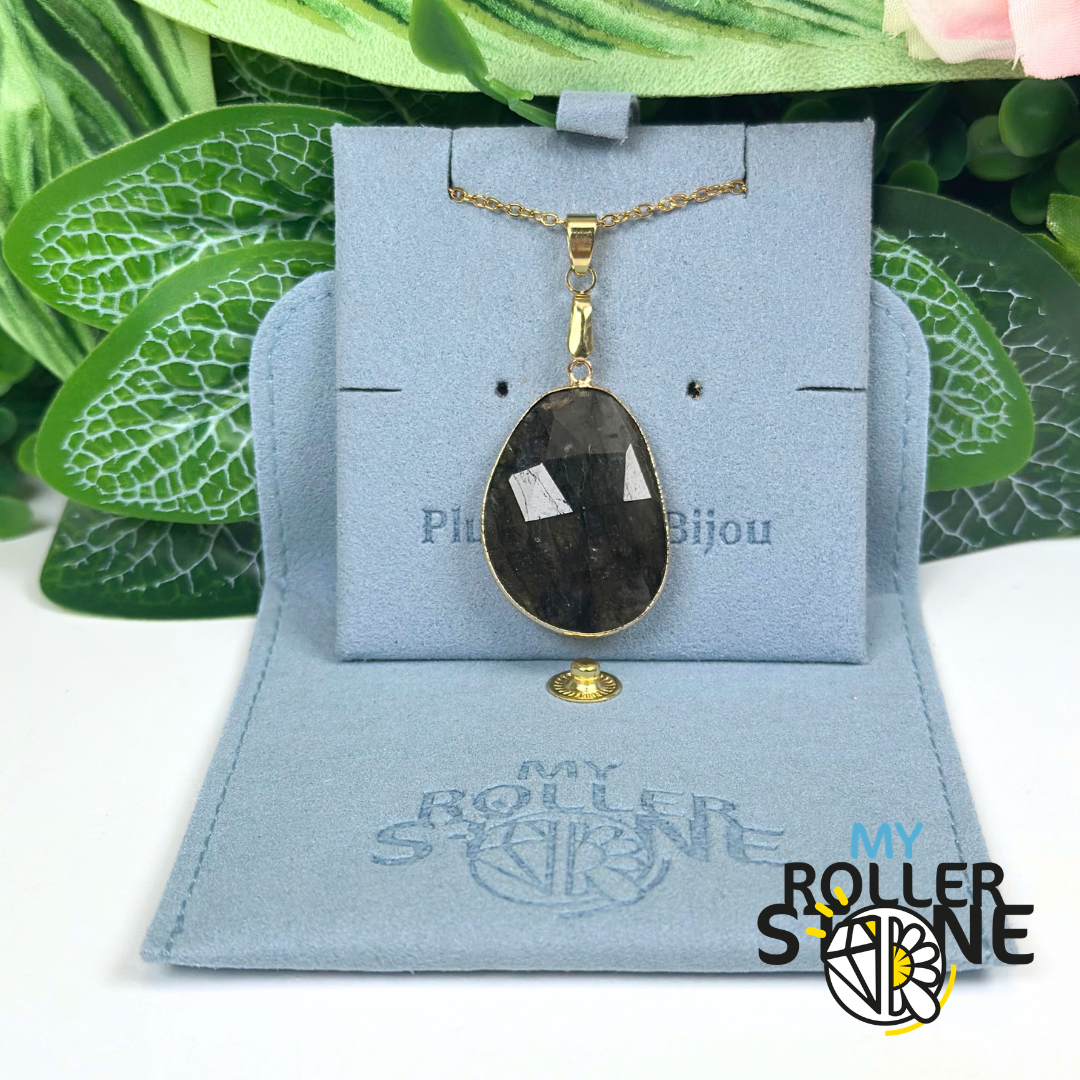 Pendentif ovale Facetté Labradorite serti