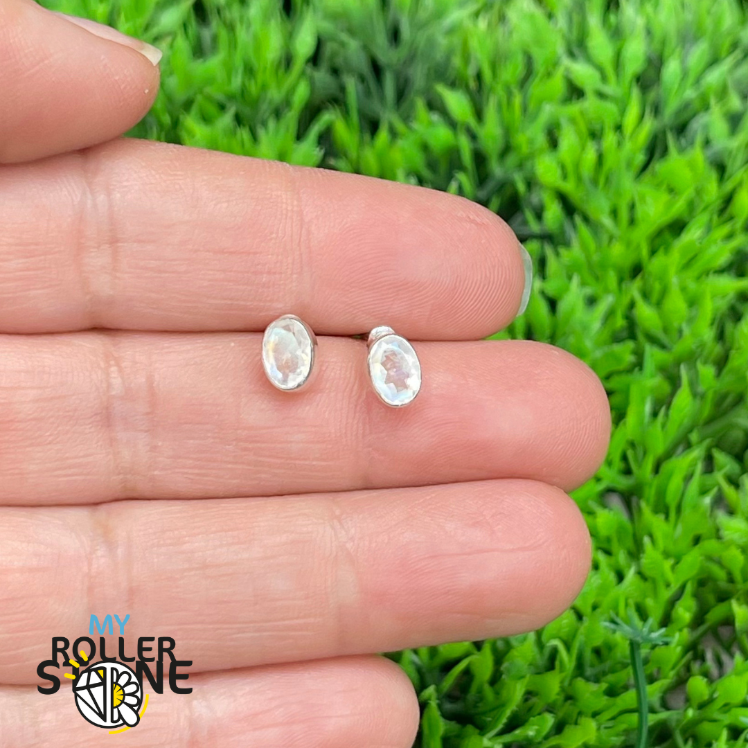 Boucles d&#39;oreilles Pierre de Lune Arc-en-Ciel puce ovale facettée