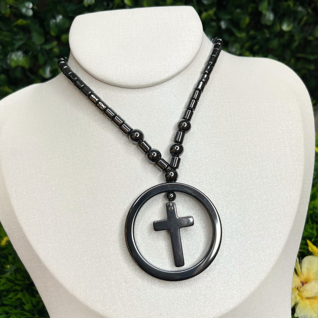 Collier en Hématite Petite Croix Cercle