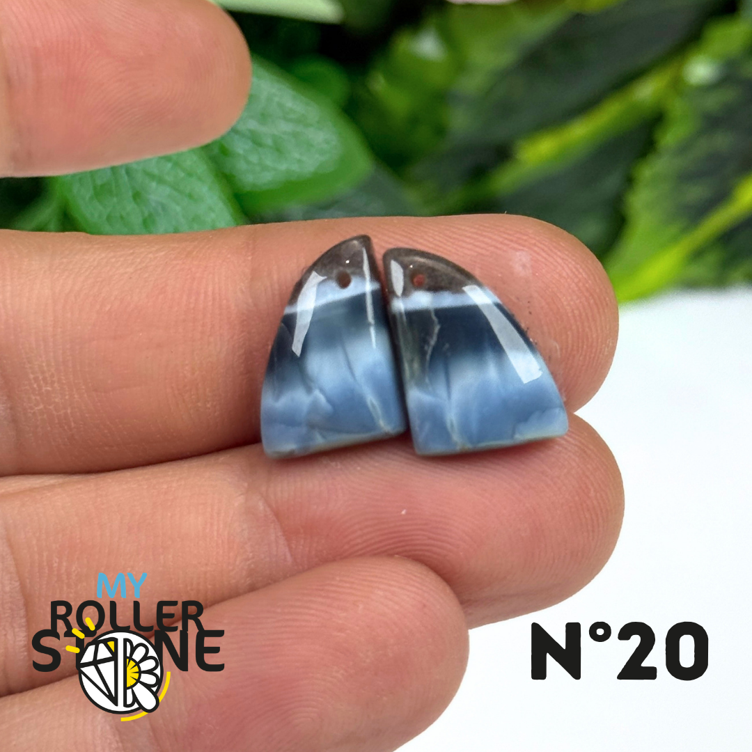 Paire de Cabochons percé en Opale bleue pour Boucles d'oreilles