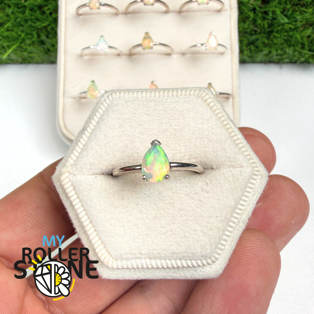 Bague Solitaire Opale Éthiopienne Poire (4 tailles)