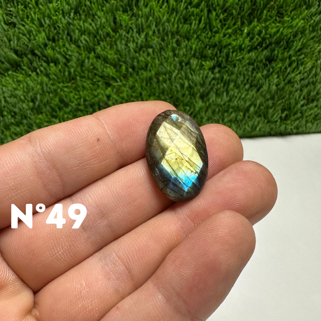 Cabochon Labradorite forme Libre Facettée