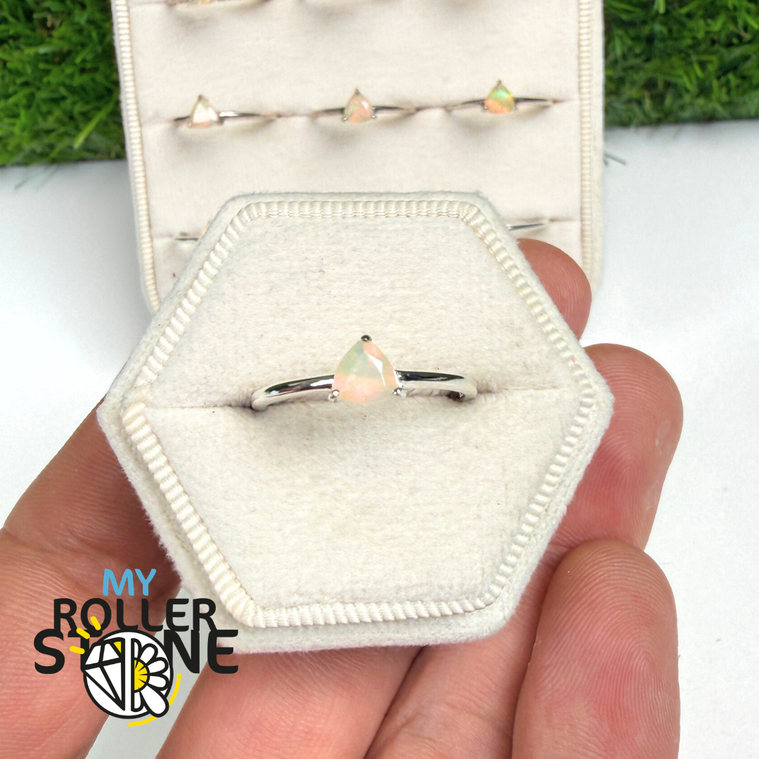 Bague Solitaire Opale Éthiopienne Trillon (4 tailles)