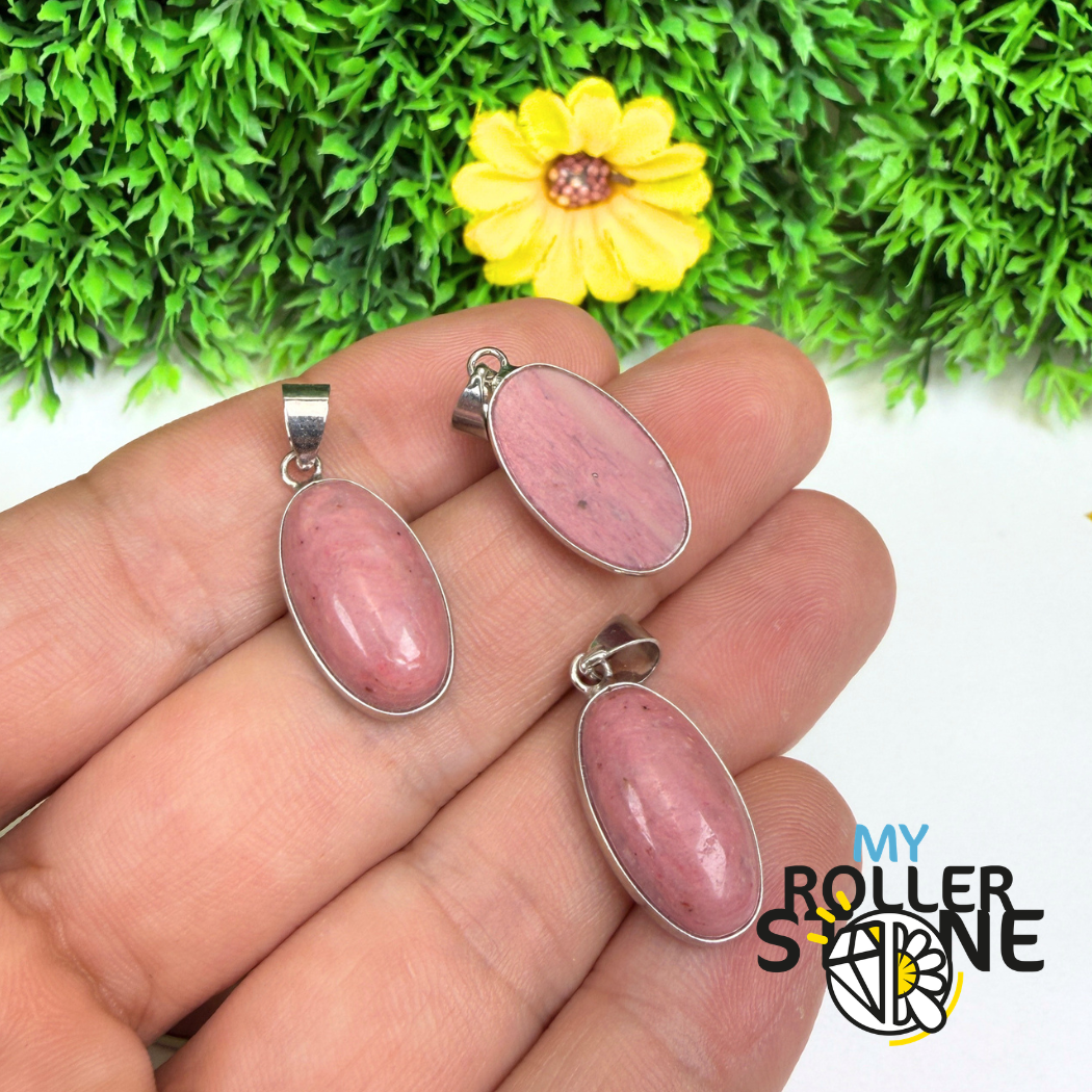 Pendentif Rhodonite ovale serti