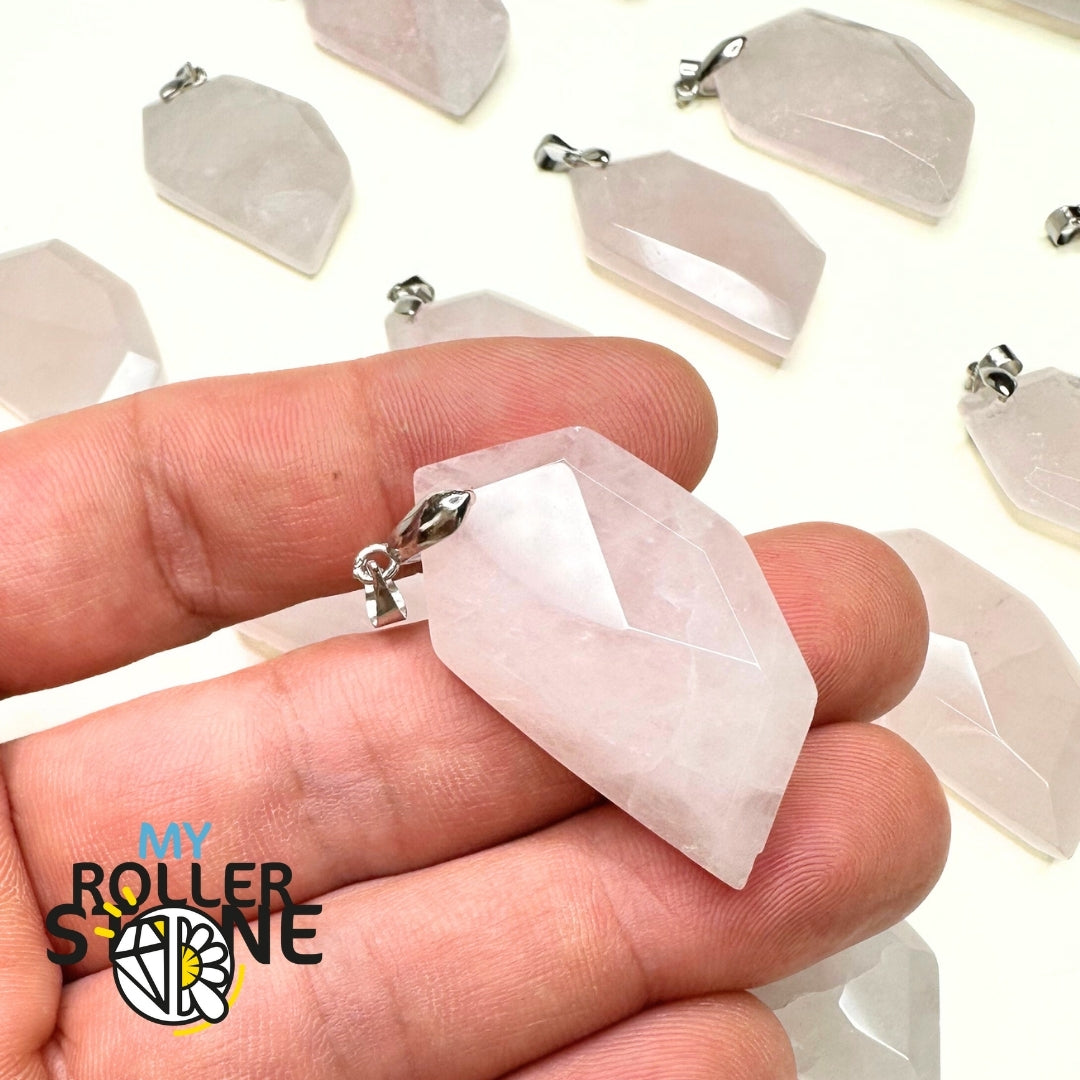 Pendentif quartz rose pointe facettée