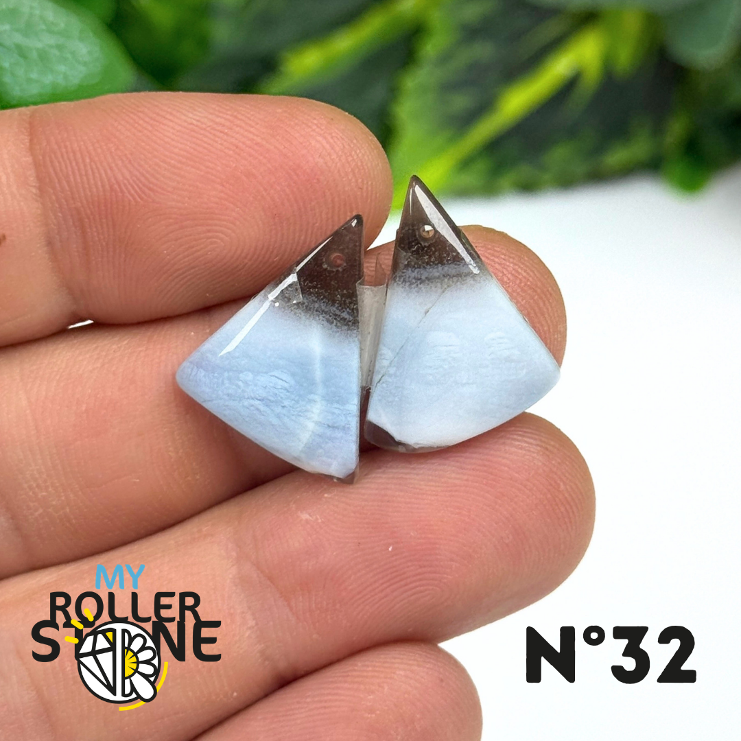Paire de Cabochons percé en Opale bleue pour Boucles d'oreilles