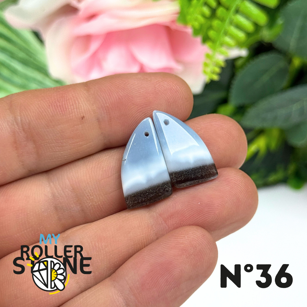 Paire de Cabochons percé en Opale bleue pour Boucles d'oreilles