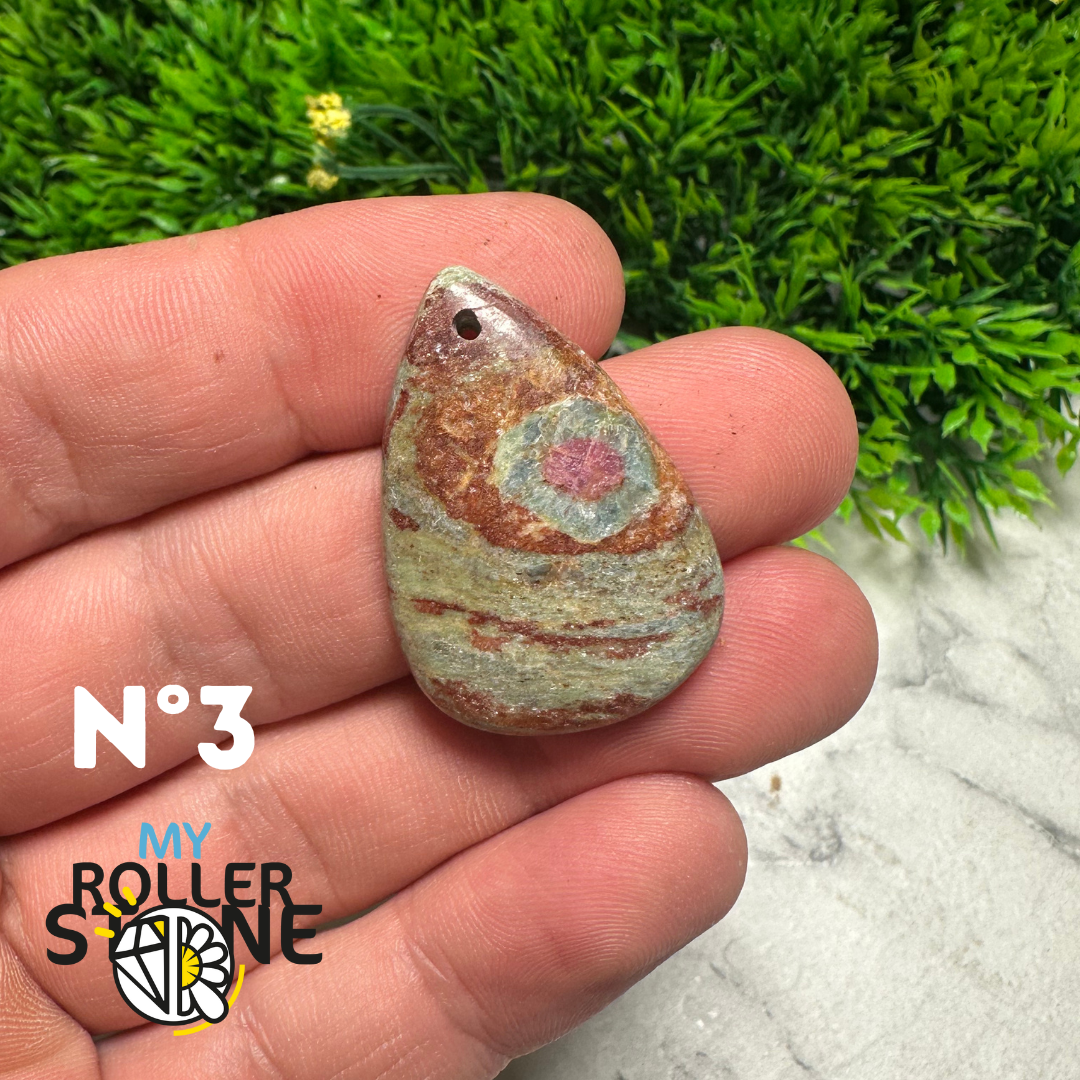 Pendentif Ruby fushiste forme Libre