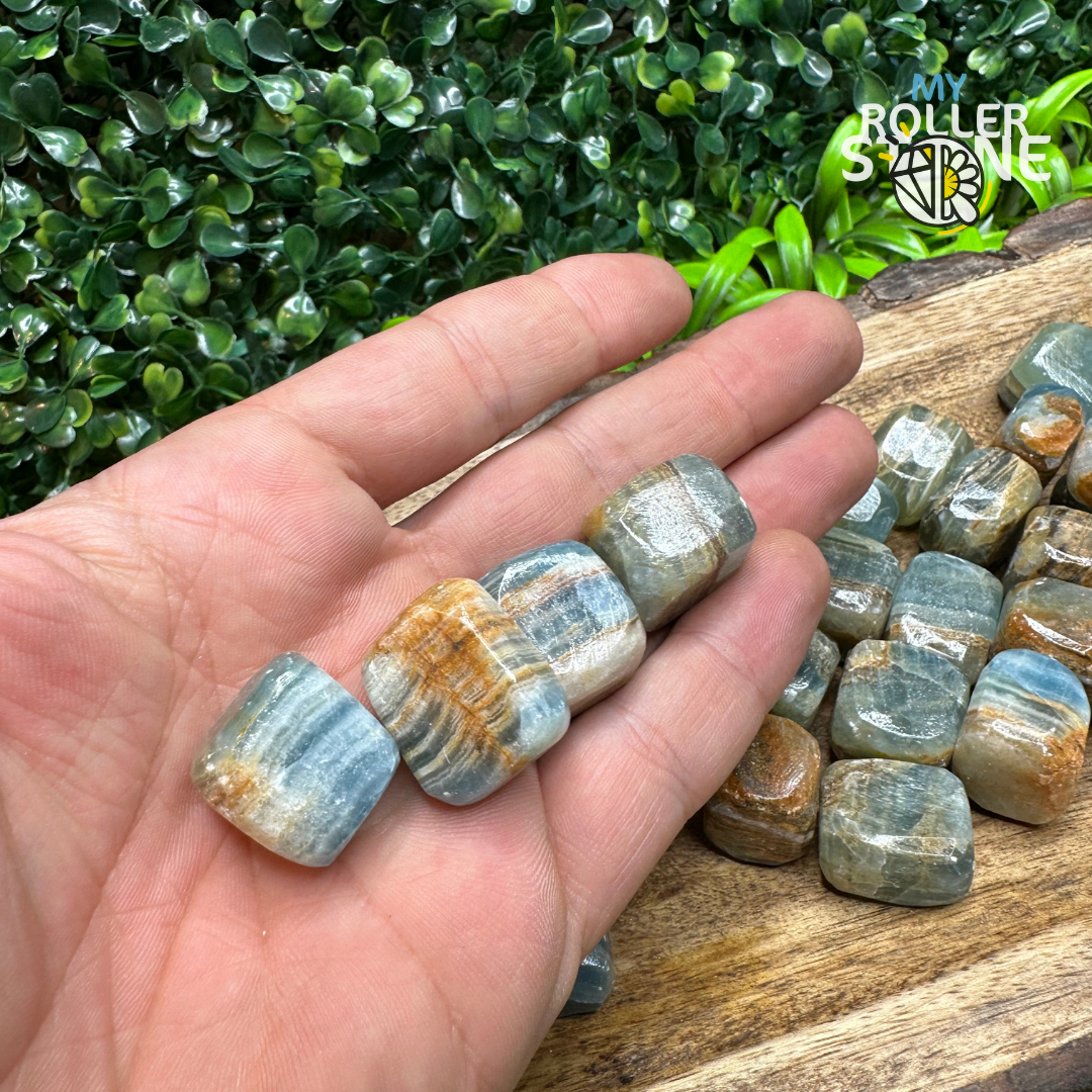 Pierres roulées en Calcite bleue Lémurienne