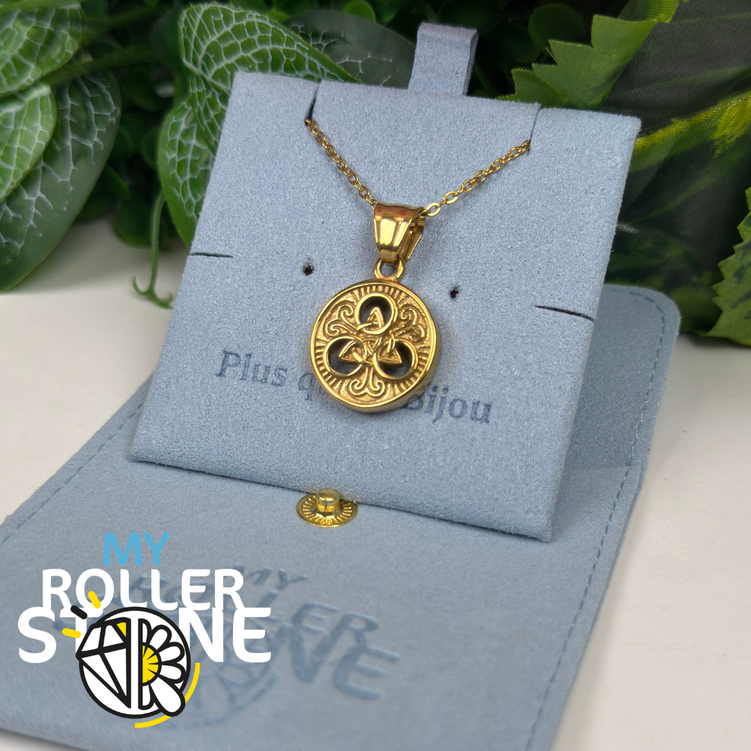 Pendentif Triquetra Celtique Doré – Nœud de la Trinité