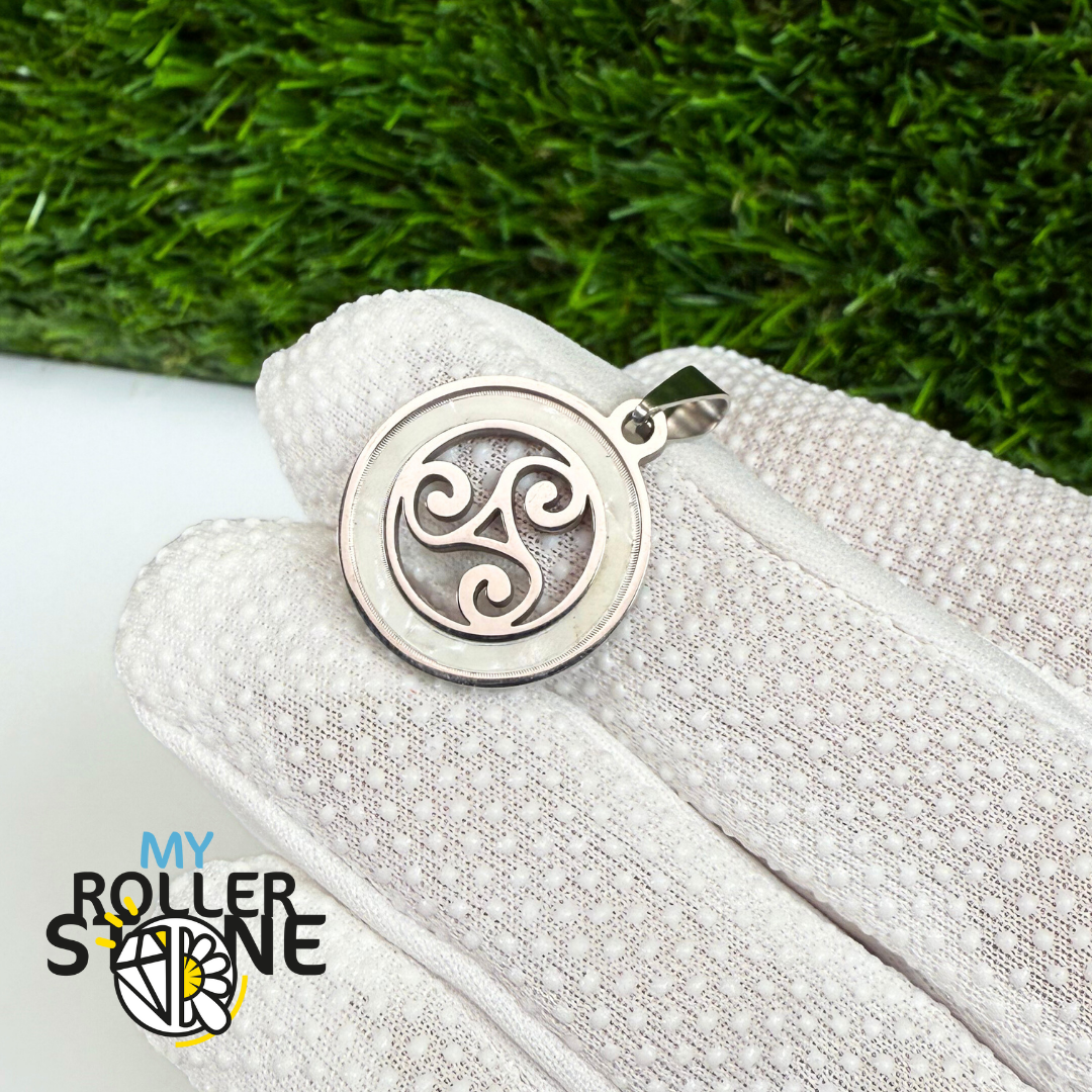 Pendentif rond Triskèle Nacre et acier inoxydable Argenté
