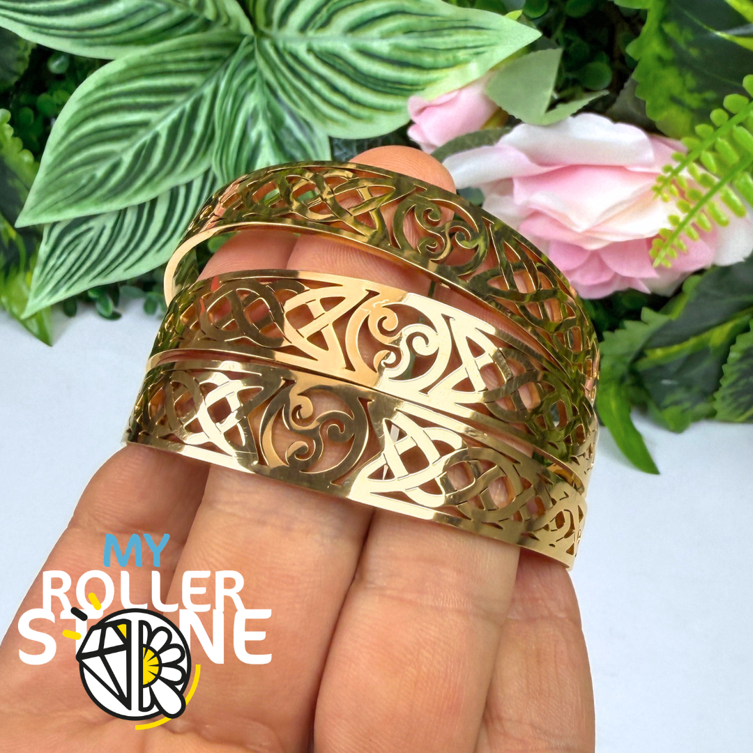 Bracelet Manchette Celtique Doré – Nœud de Sorcière & Trinité