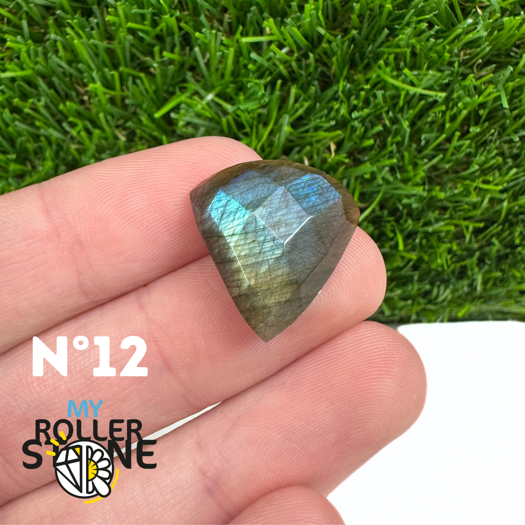 Cabochon Labradorite forme Libre Facettée 5A