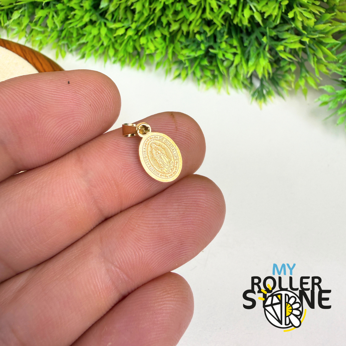 Pendentif Médaille Notre-Dame de Guadalupe – Acier Inoxydable Doré