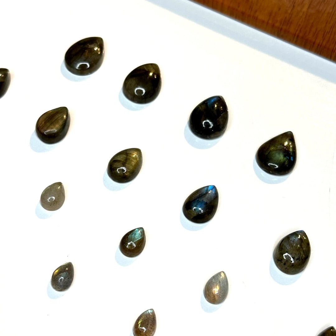 Cabochon Goutte Labradorite (Grade A)
