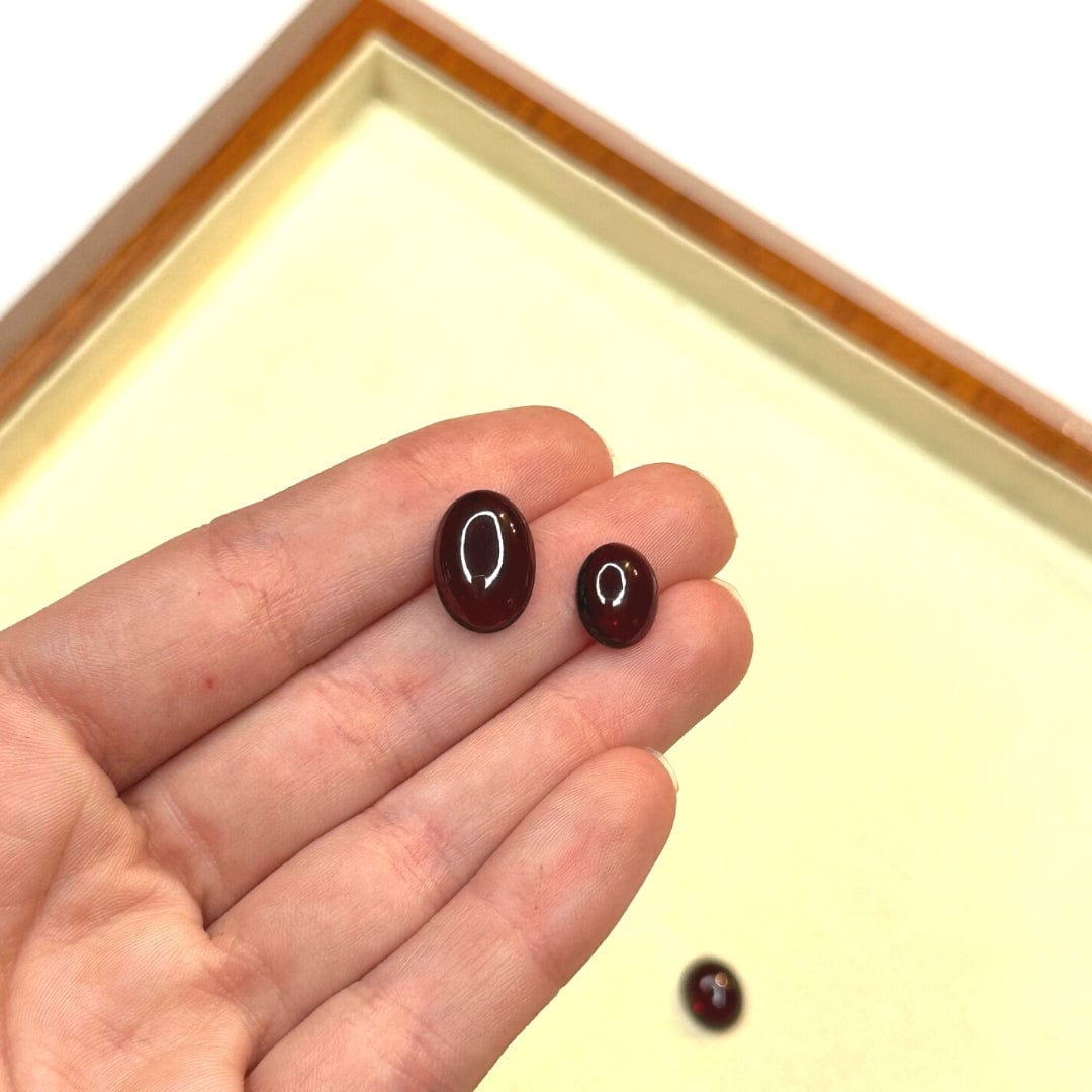 Cabochon Ovale Grenat Almandin (Grade AA)