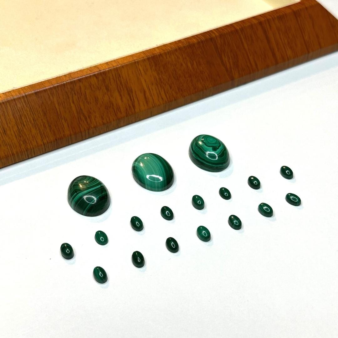 Cabochon Ovale Malachite (Grade AAA)