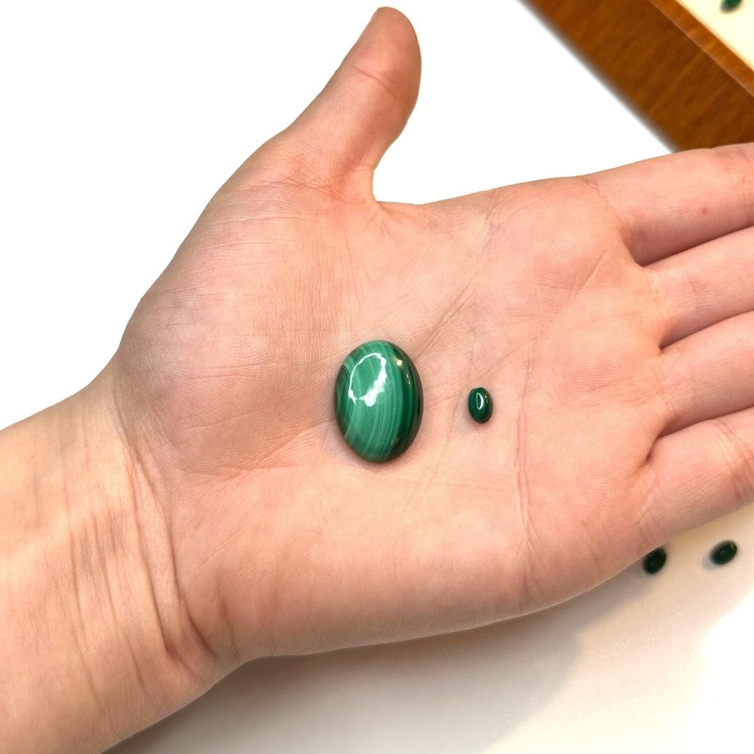 Cabochon Ovale Malachite (Grade AAA)