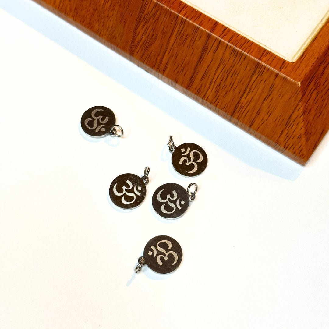 Charm Aum Acier Inoxydable Argenté