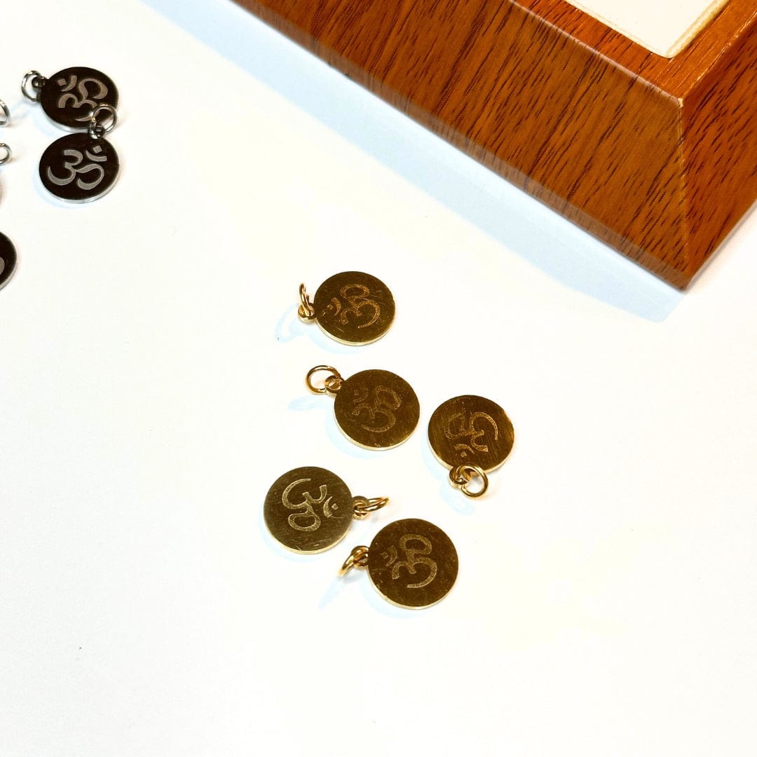 Charm Aum Acier Inoxydable Doré