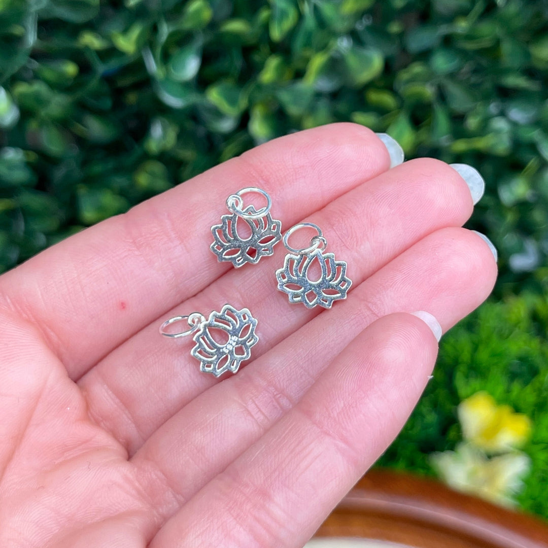Charm Lotus Argent