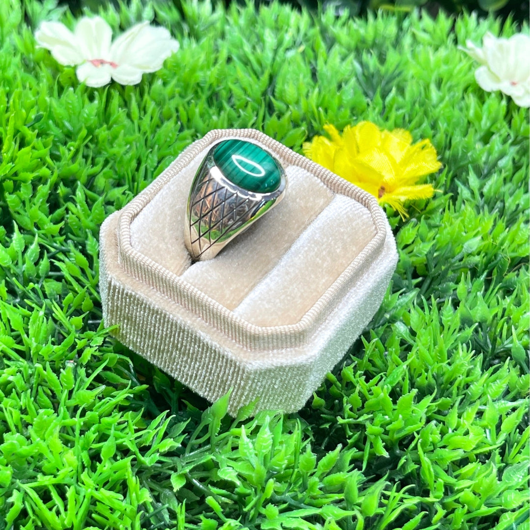 Grosse bague verte en malachite et argent Grosse bague verte en malachite et argent