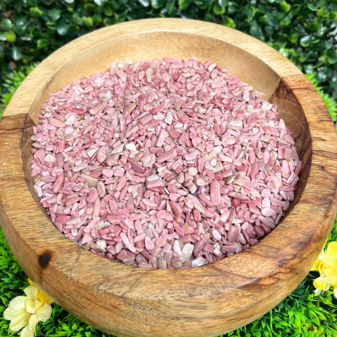 Chips de rhodonite rose avec inclusions foncées