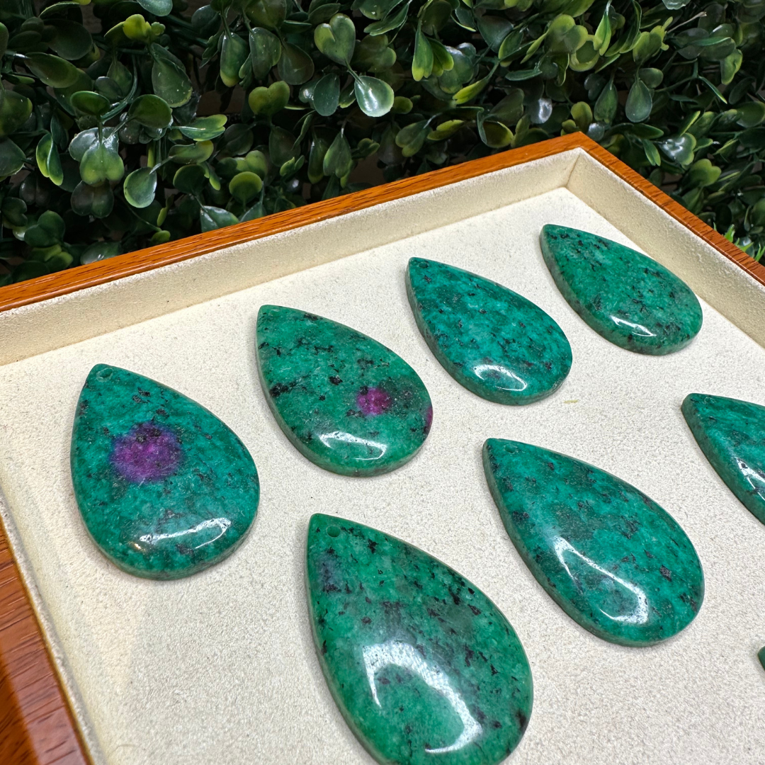 Pendentif en Rubis zoïsite