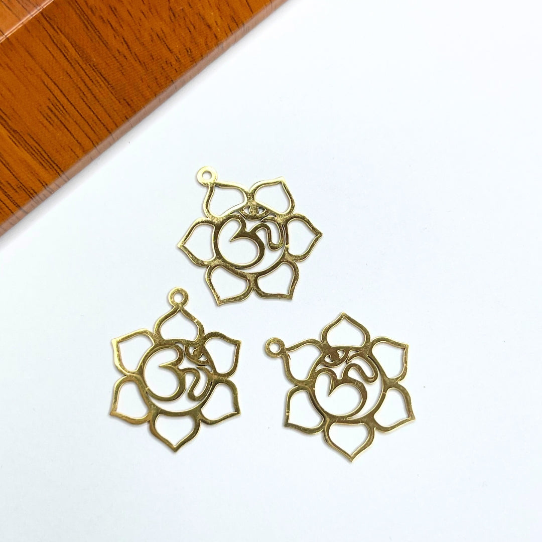 Pendentif Fleur Om Acier Inoxydable - Breloques et pendentifs