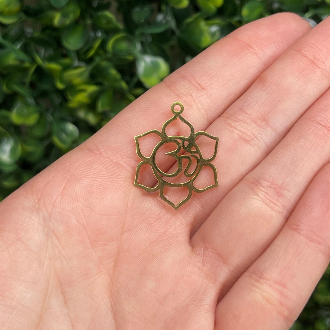 Pendentif Fleur Aum Acier Inoxydable