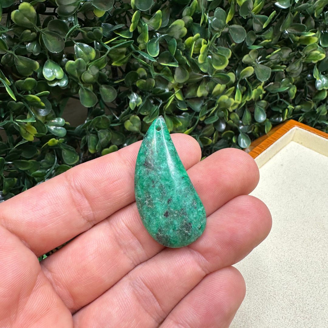 Pendentif goutte en Rubis zoïsite - Perles