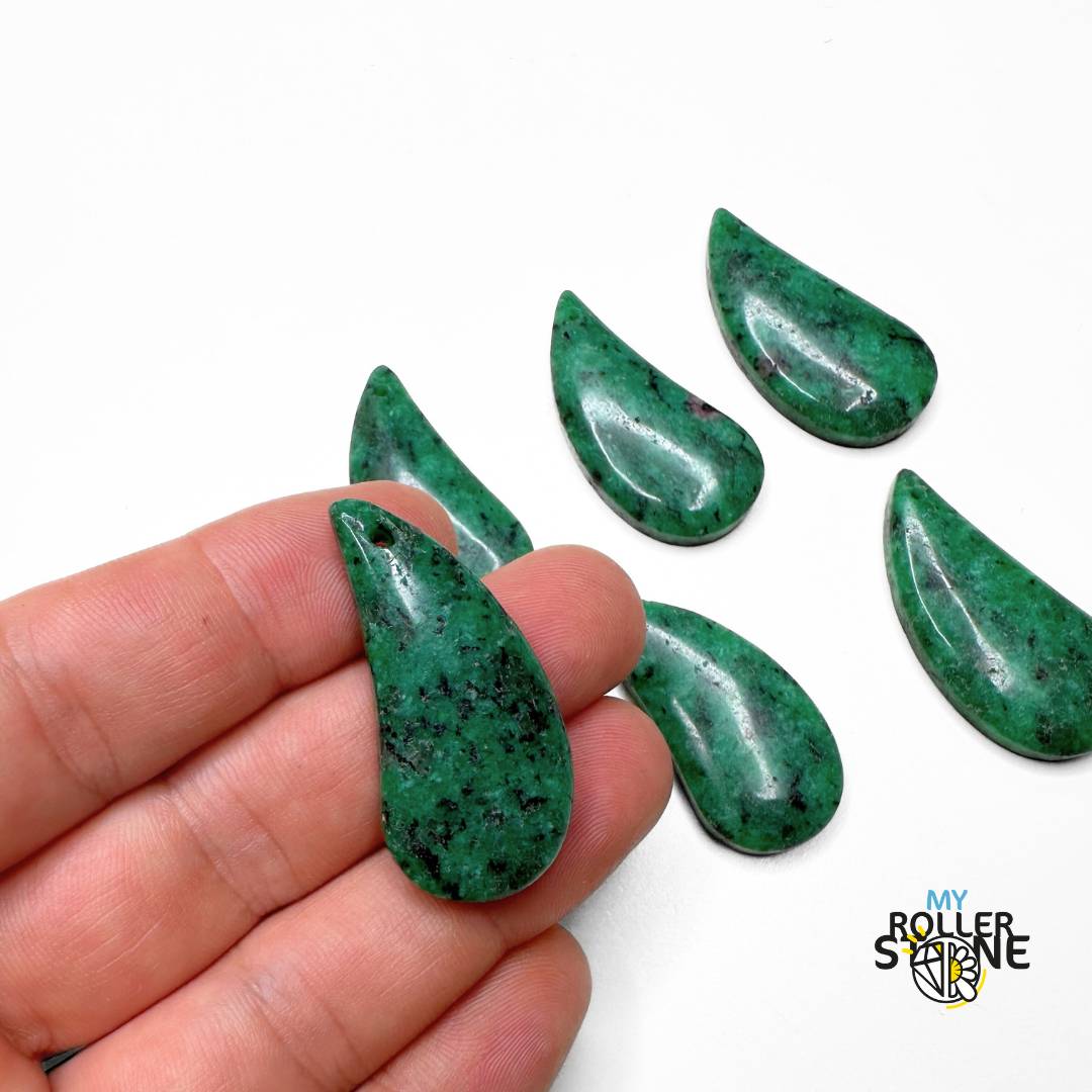 Pendentif goutte en Rubis zoïsite - Perles