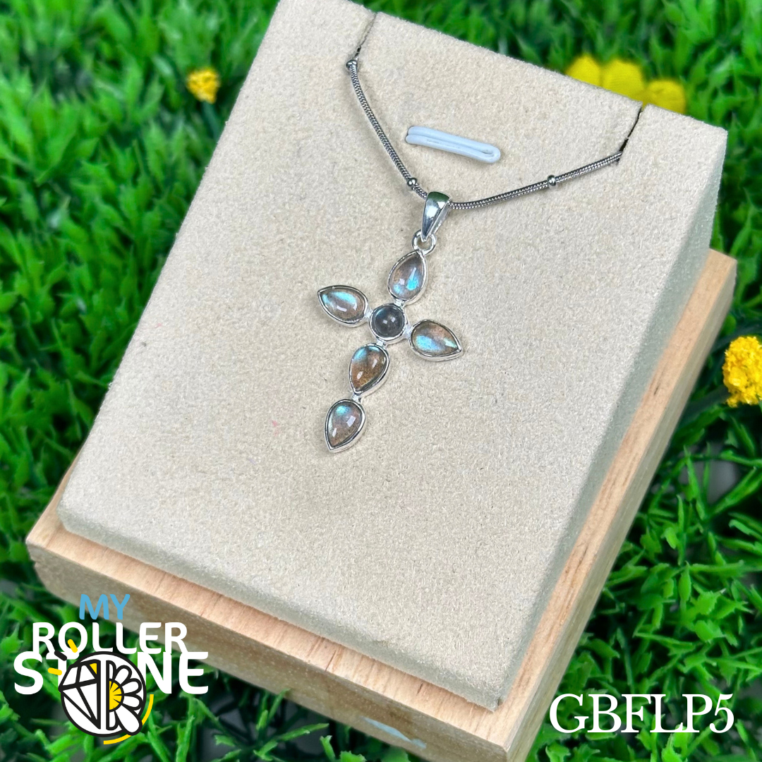 Pendentif croix en argent et labradorite