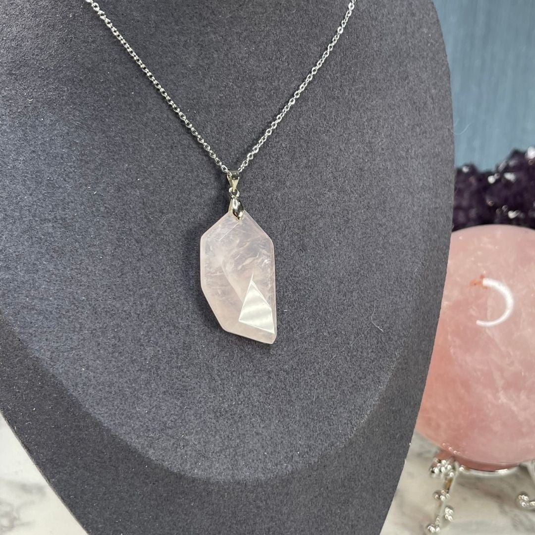 Pendentif en quartz rose pointe facettée