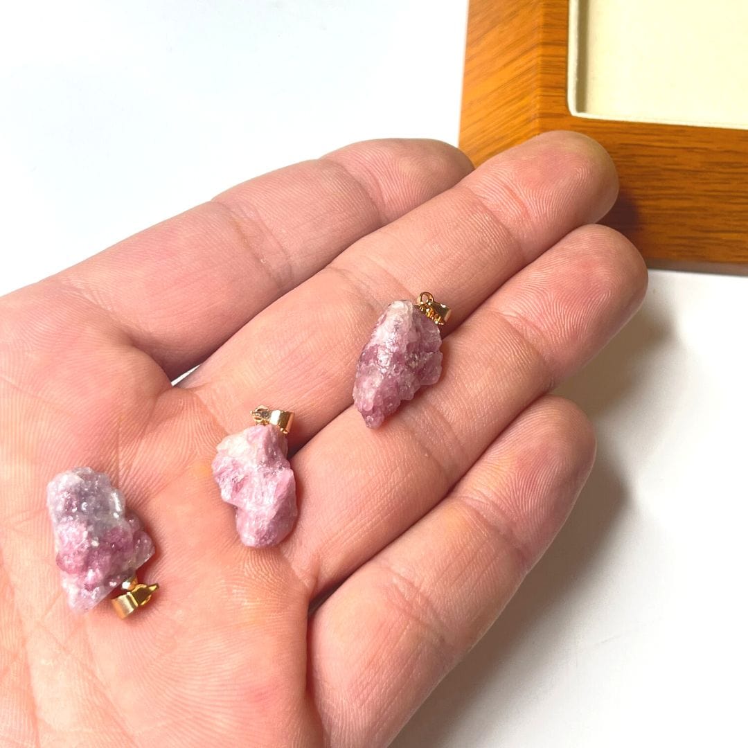 Pendentif Tourmaline rose brute - Breloques et pendentifs