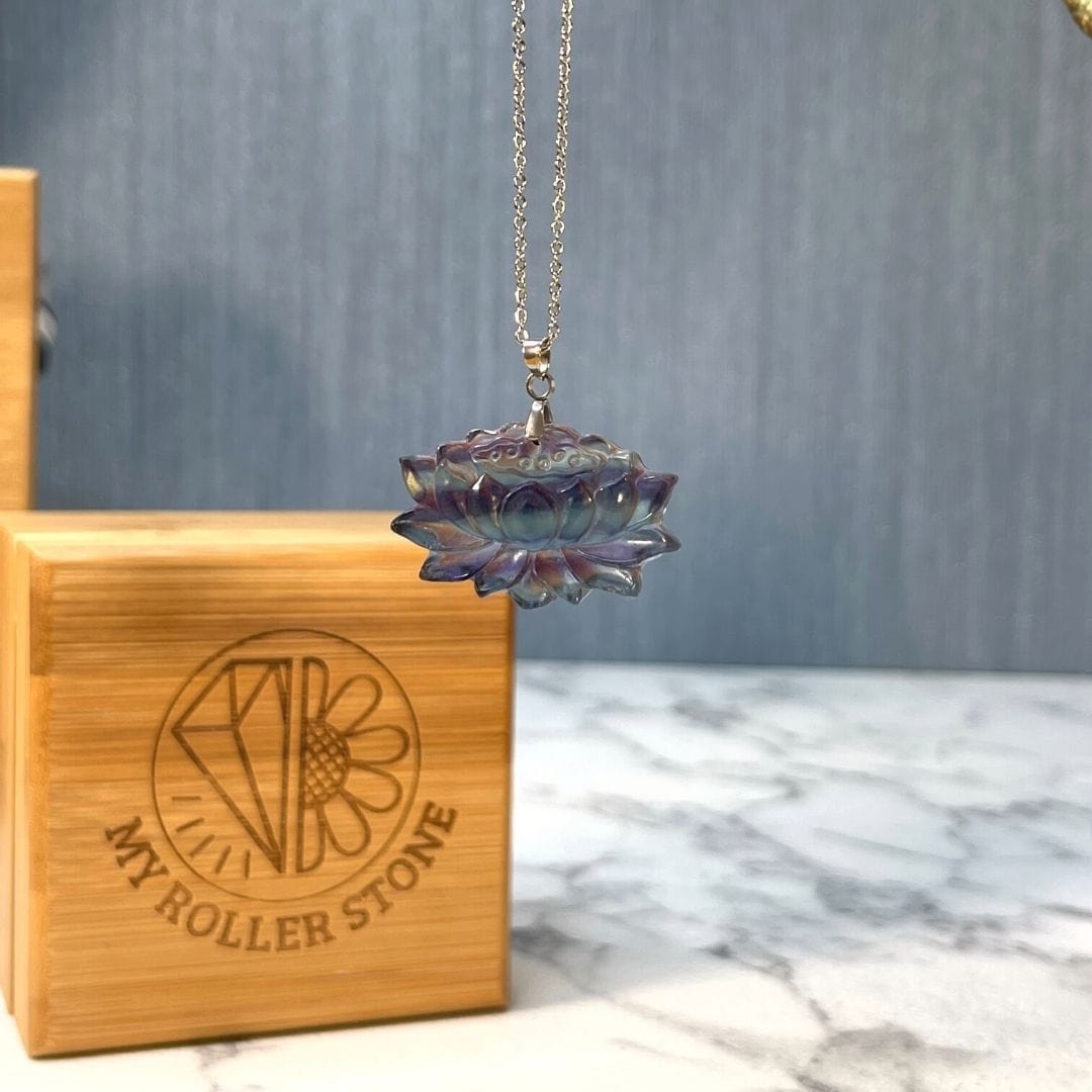 Pendentif Lotus Artisanal En Verre Et Bronze - Rose Et Vert - Avec Chaîne Et écrin