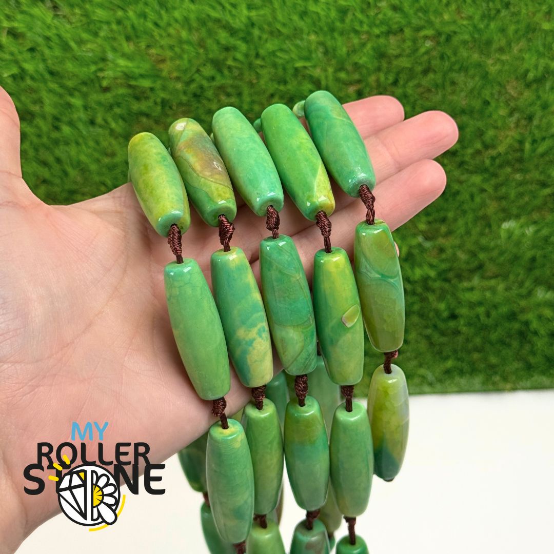 Perles tibétaines allongées style Dzi verte