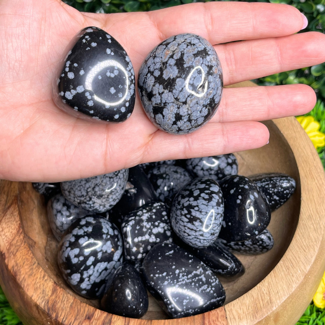 Pierres roulées en Obsidienne Flocon de neige (Taille moyenne)