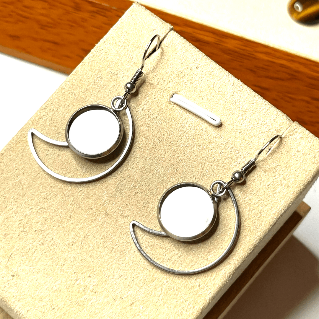Support Boucles d'Oreilles Cabochon Demi-Lune